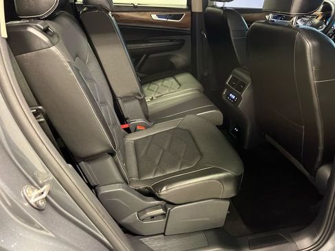 Certified 2024 Volkswagen Atlas SE w/ Panoramic Sunroof Package FWD image 13