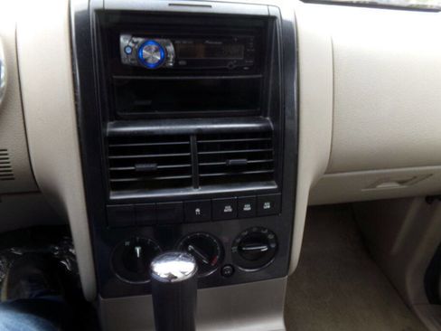 Used 2007 Ford Explorer XLT AWD/4WD image 8