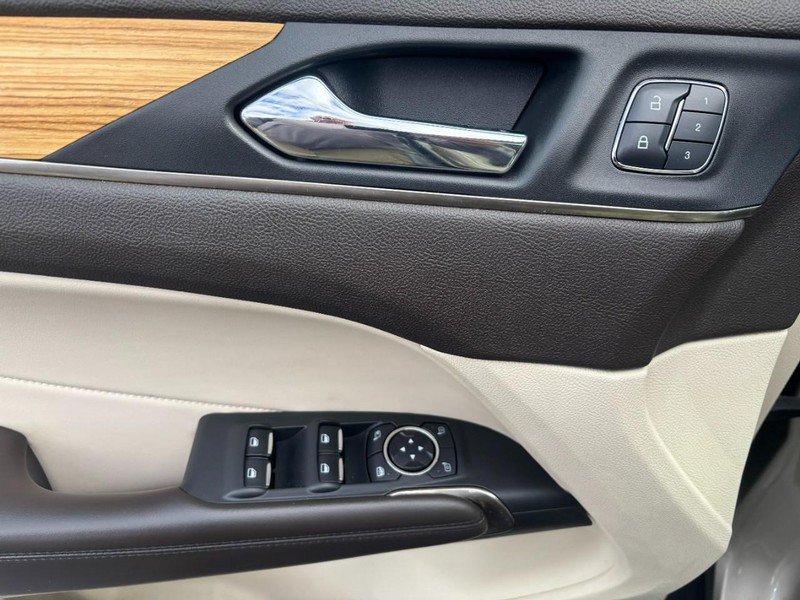 Used 2015 Lincoln MKC FWD w/ Equipment Group 101A Select image 10