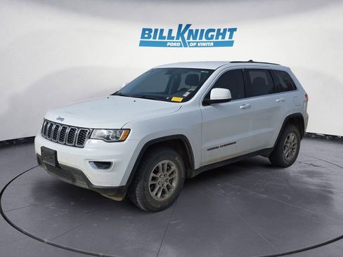 Used 2019 Jeep Grand Cherokee Laredo image 1