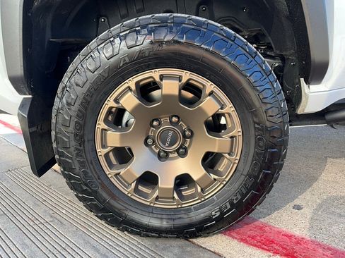 Used 2025 Toyota 4Runner Trailhunter image 10