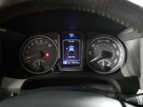 Used 2017 Toyota Tacoma TRD Sport w/ Tow Package (A/T) AWD/4WD image 21