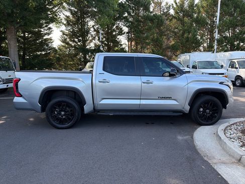 Used 2026 Toyota Tundra Limited AWD/4WD image 11