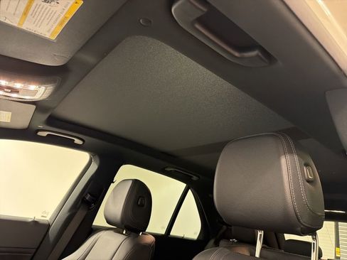 Used 2023 Mercedes-Benz GLE 450 4MATIC w/ Premium Package image 19