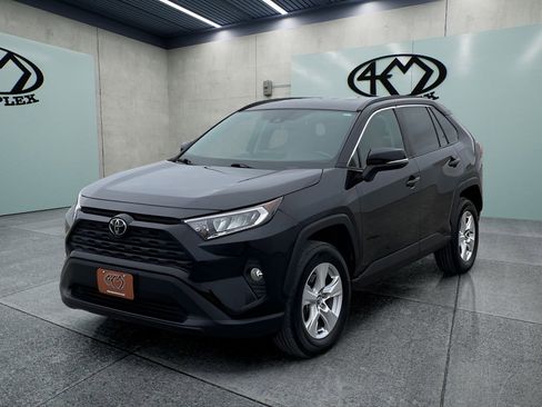 Used 2021 Toyota RAV4 XLE FWD image 7