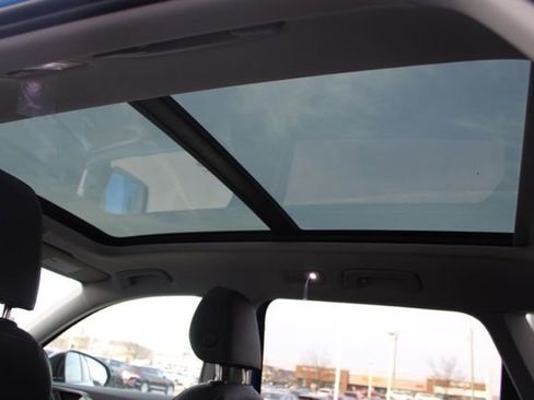 New 2026 Volkswagen Taos SE image 18