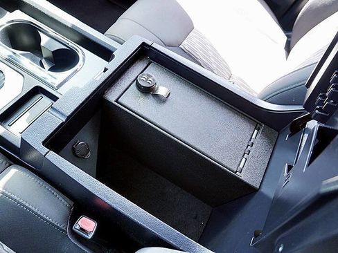 Used 2020 Toyota Tundra SR5 w/ SR5 Upgrade Package image 32