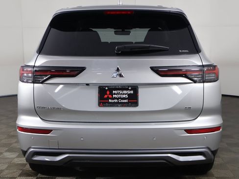 New 2026 Mitsubishi Outlander SE image 14