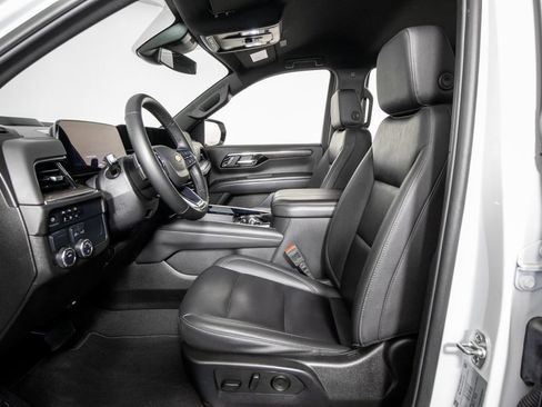 Used 2025 Chevrolet Tahoe LT RWD image 8