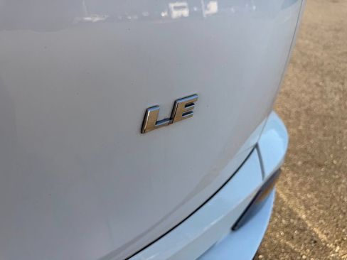 Used 2016 Toyota RAV4 LE FWD image 8