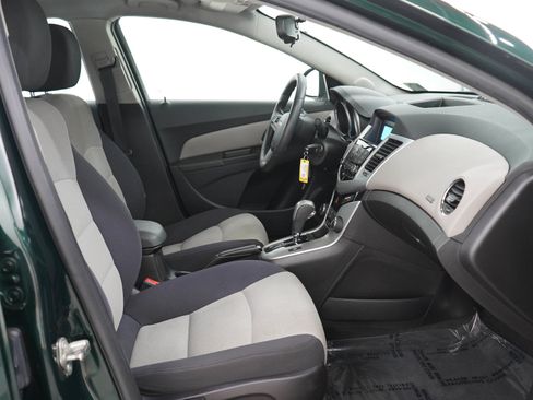 Used 2014 Chevrolet Cruze LS FWD image 11
