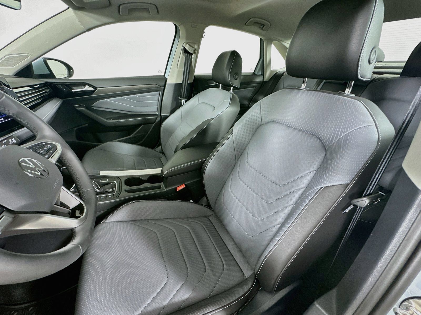 Used 2026 Volkswagen Jetta SEL FWD image 31