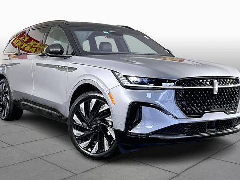 Used 2024 Lincoln Nautilus Reserve w/ Equipment Group 203A image 2