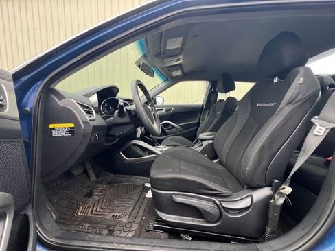Used 2016 Hyundai Veloster FWD image 14