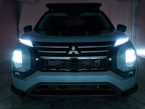 Used 2025 Mitsubishi Outlander Trail Edition image 23