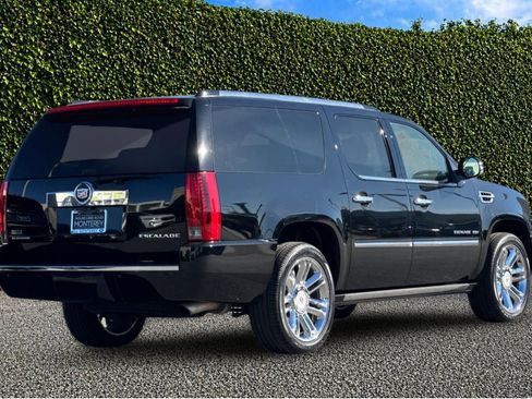 Used 2011 Cadillac Escalade ESV Platinum AWD/4WD image 4