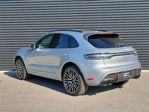 Certified 2025 Porsche Macan Turbo image 3