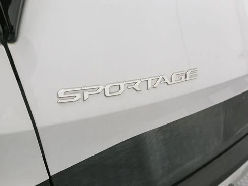 Used 2024 Kia Sportage EX AWD/4WD image 11