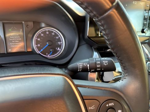 Used 2021 Toyota Venza Limited image 33