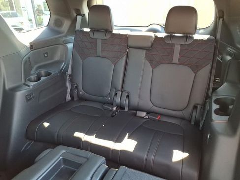 Used 2026 Honda Pilot Black Edition image 9