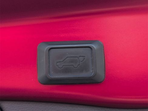 Used 2021 Toyota RAV4 SE image 29