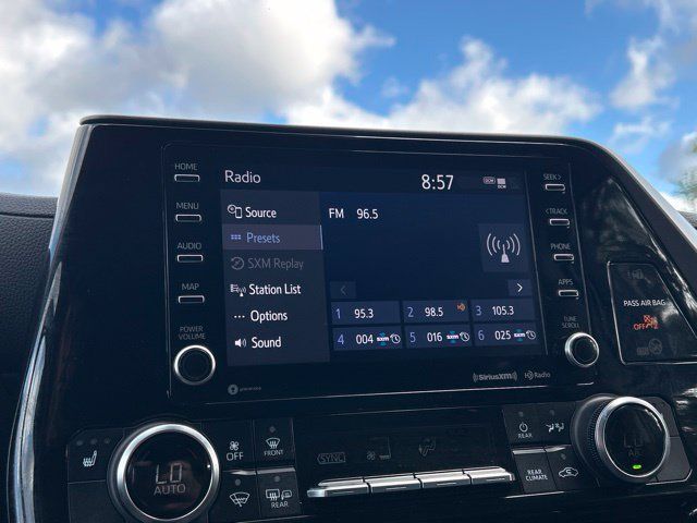 Used 2022 Toyota Highlander XLE AWD/4WD image 85