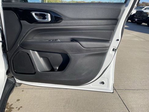 New 2026 Jeep Compass Latitude image 13