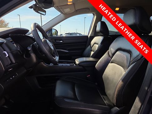 Used 2024 Nissan Pathfinder SL image 17
