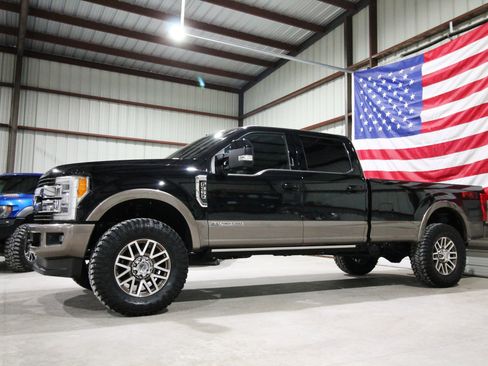 Used 2019 Ford F350 King Ranch w/ King Ranch Ultimate Package AWD/4WD image 4
