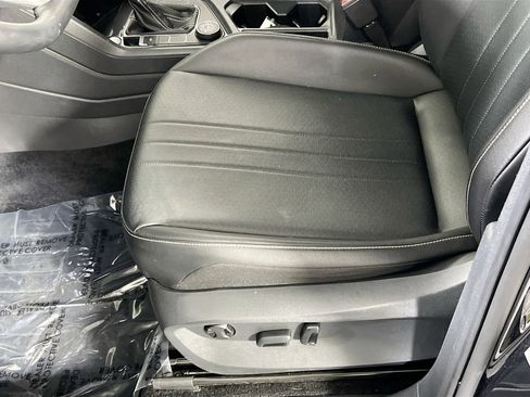 Used 2022 Volkswagen Tiguan SE R-Line image 18
