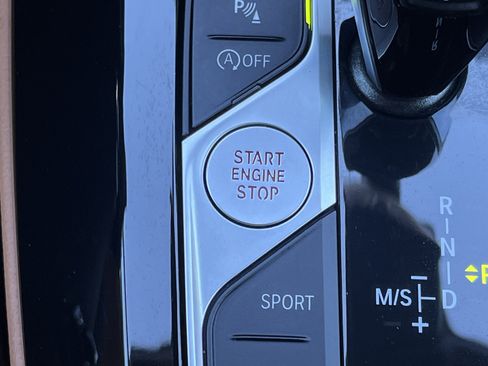 Used 2025 BMW X4 xDrive30i image 11