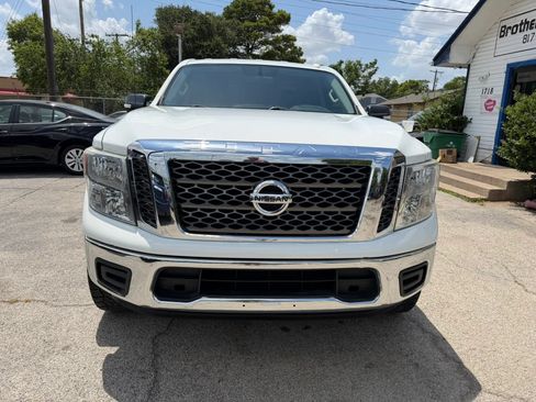 Used 2017 Nissan Titan SV RWD image 3