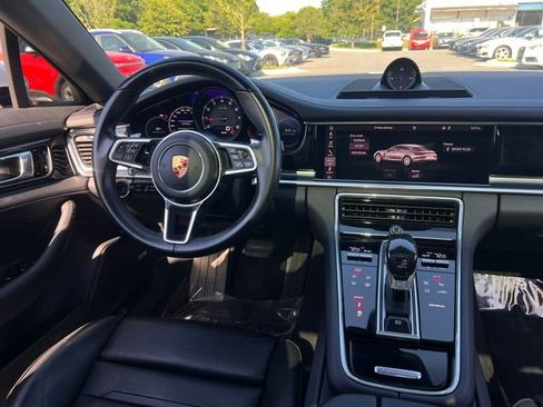 Used 2019 Porsche Panamera RWD image 17