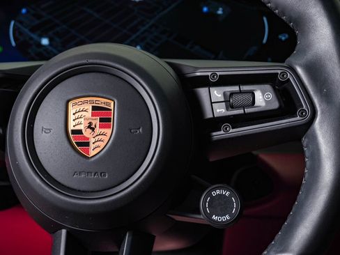 Certified 2025 Porsche Macan 4S Electric AWD/4WD image 19