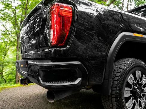 Used 2021 GMC Sierra 2500 Denali w/ Denali Black Diamond Edition AWD/4WD image 37