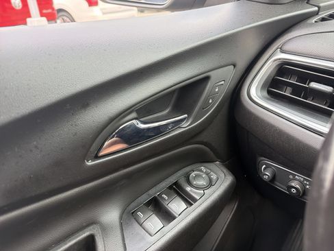 Used 2019 Chevrolet Equinox LT FWD image 25
