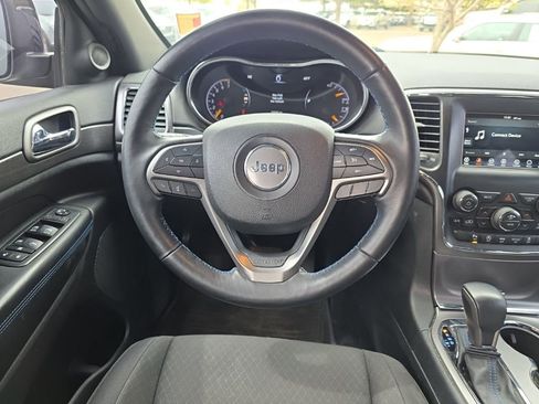 Used 2018 Jeep Grand Cherokee Laredo image 13
