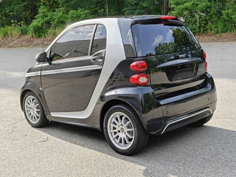 Used 2013 smart fortwo passion RWD image 5