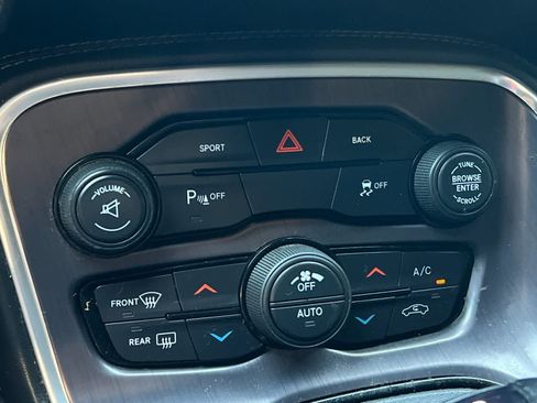 Used 2016 Dodge Challenger R/T w/ Driver Convenience Group RWD image 21