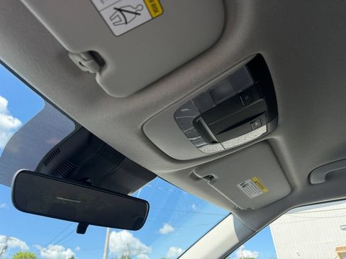 Used 2025 Kia Seltos LX AWD/4WD image 23