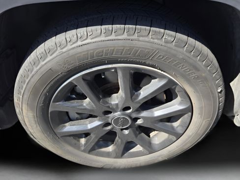 Used 2014 Jeep Cherokee Latitude w/ Comfort/Convenience Group image 35