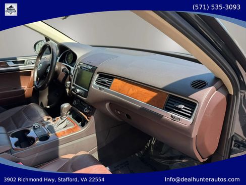 Used 2013 Volkswagen Touareg VR6 AWD/4WD image 12