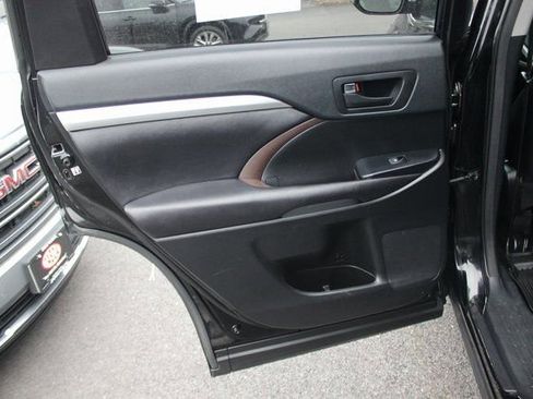 Used 2018 Toyota Highlander Plus image 19