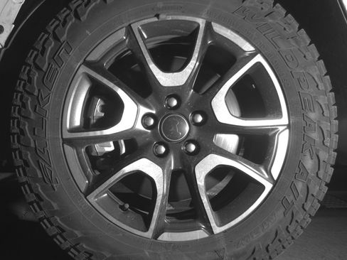 Used 2025 Jeep Compass Trailhawk AWD/4WD image 12