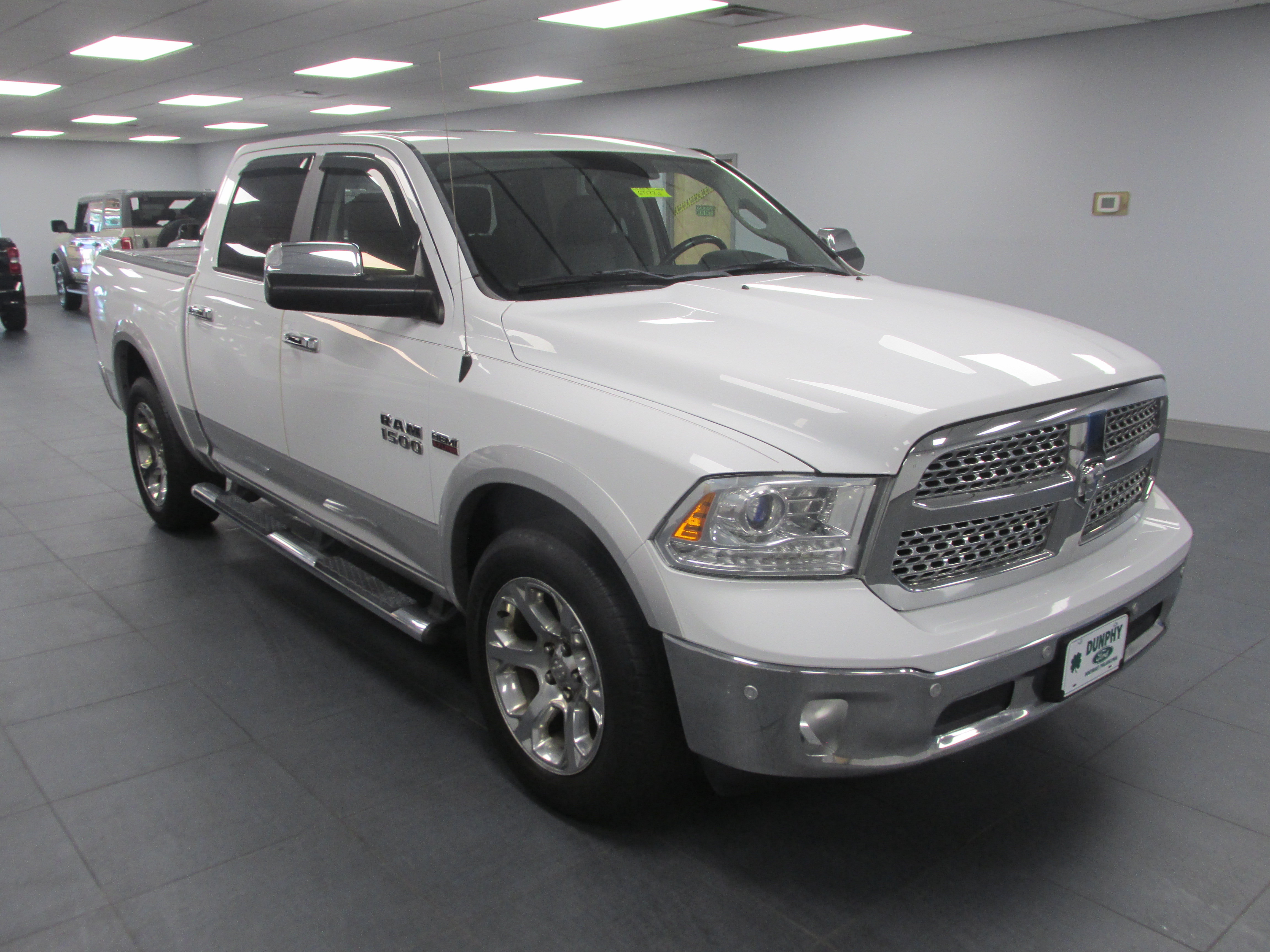 Used 2017 RAM 1500 Laramie w/ Convenience Group AWD/4WD image 3