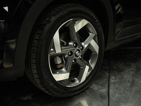 Used 2021 Hyundai Venue SEL FWD image 3