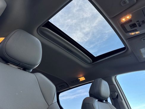 Used 2021 Toyota Sienna XLE image 15