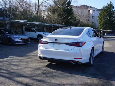 Used 2021 Lexus ES 350 Ultra Luxury w/ Accessory Package image 4