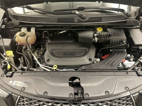 Used 2023 Chrysler Pacifica Touring-L FWD image 22