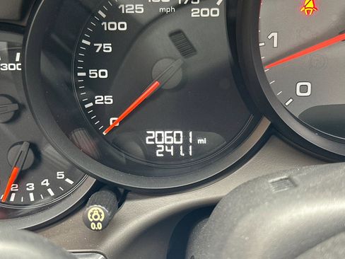 Used 2018 Porsche 911 Carrera S image 19